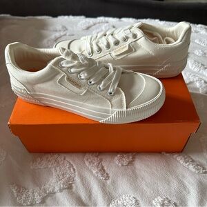 RocketDog Canvas Sneakers - 7M